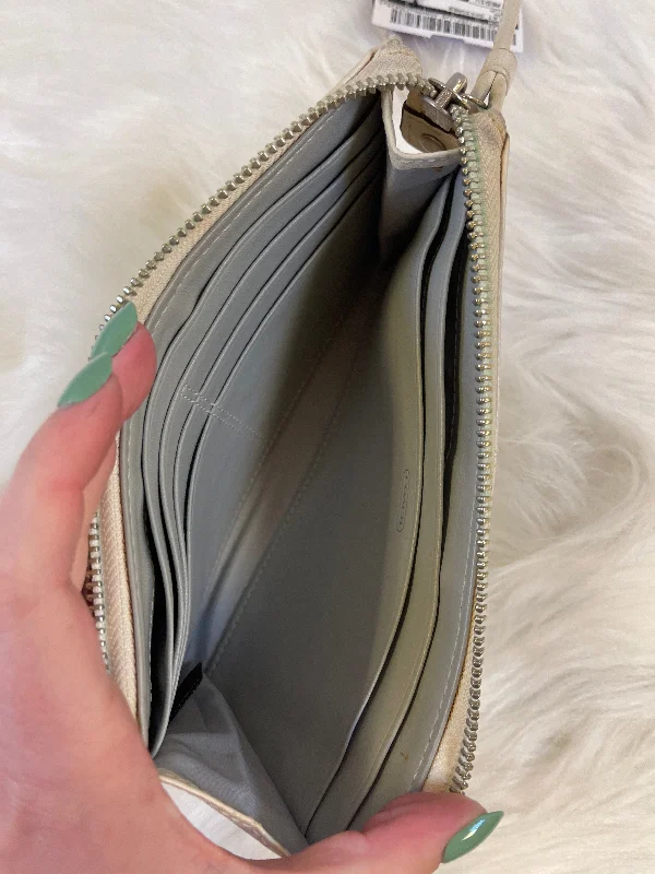 Wallet Designer By Coach  Size: Medium