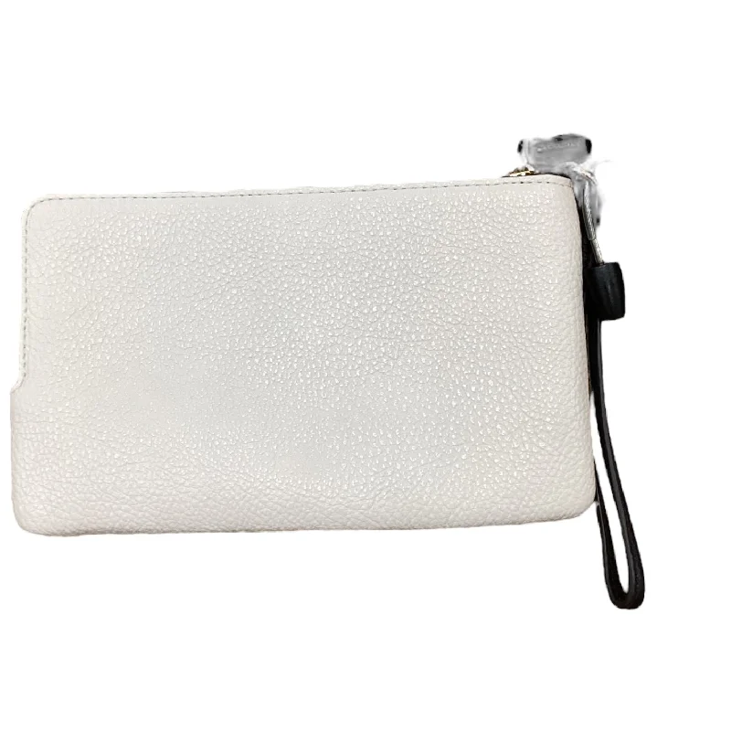 Wristlet Designer By Coach  Size: Medium