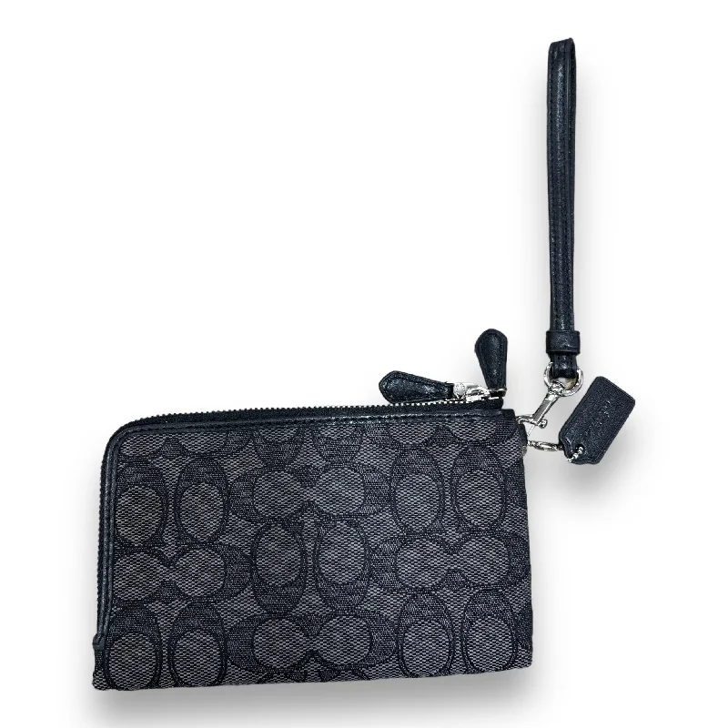 Wristlet Designer By Coach  Size: Small