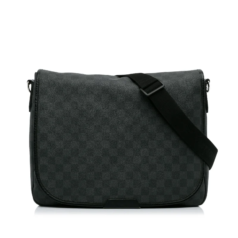 Louis Vuitton Damier Graphite Daniel GM (SHG-dCWJ3D)