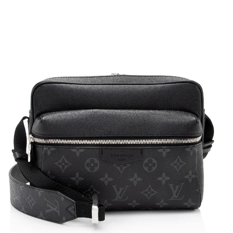 Louis Vuitton Monogram Eclipse Taiga Leather Outdoor Messenger Bag (SHF-UR0YAs)